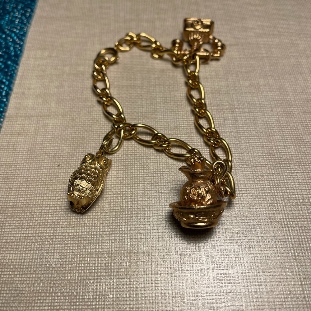 Vintage Avon Goldtone bracelet